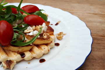 Flatbread pizza's met appel en geitenkaas 