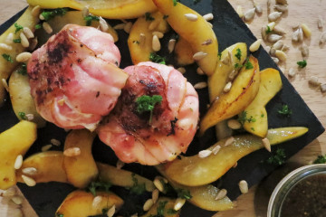 geitenspekkaasjes met gekarameliseerde appel en peer