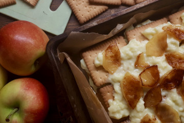 Puddingtaart met gebakken appeltjes