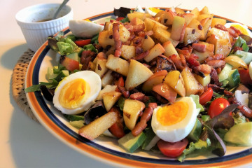 Salade met gebakken appeltjes en spek