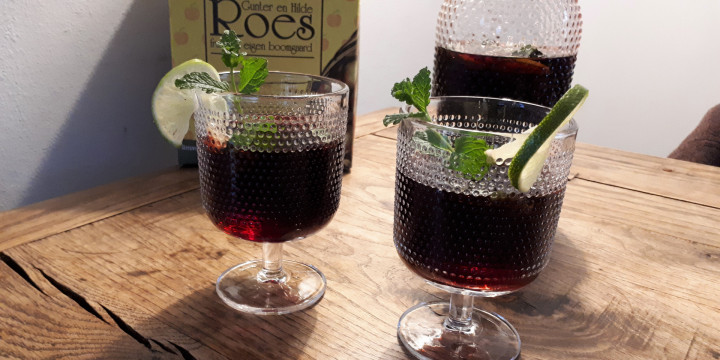 Cocktail met vlierbessensap, appelsap en cava